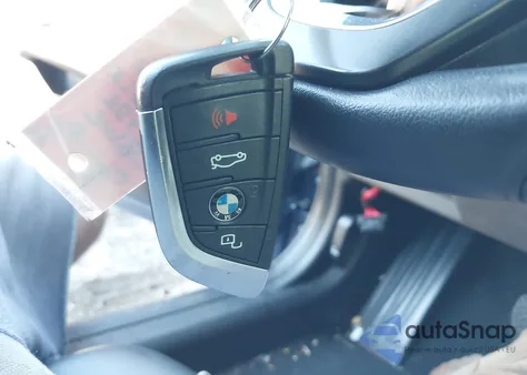 2022 BMW 330I xDrive z USA, uszkodzony, nr VIN 3MW5R7J00N8C44986